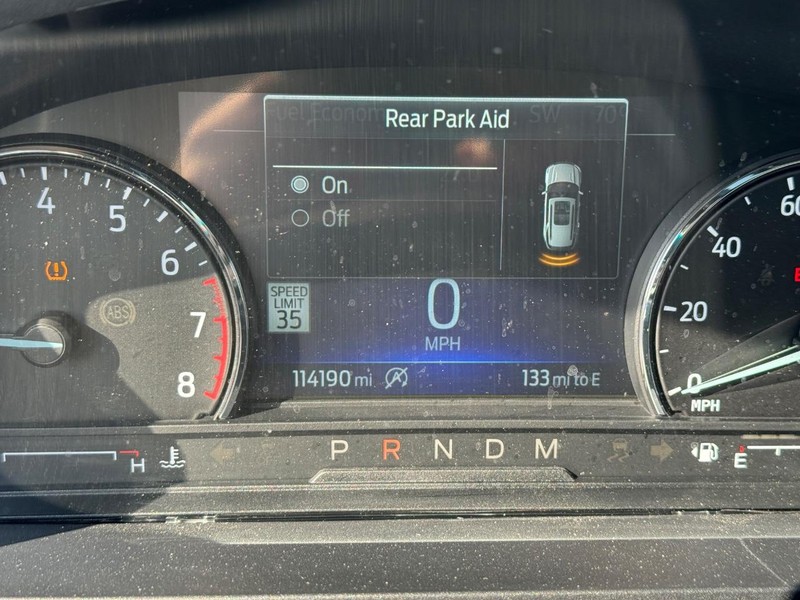 Ford Explorer Vehicle Full-screen Gallery Image 28