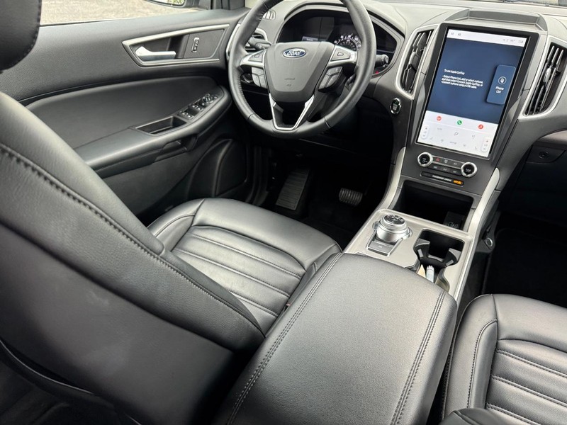 Ford Edge Vehicle Full-screen Gallery Image 14