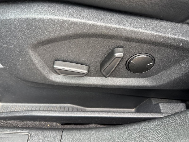 Ford Edge Vehicle Full-screen Gallery Image 17
