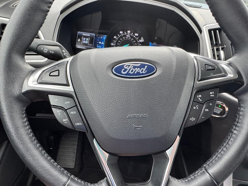 Ford Edge Vehicle Full-screen Gallery Image 19