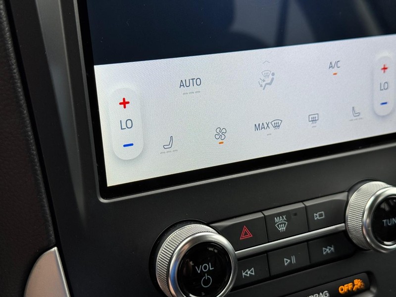 Ford Edge Vehicle Full-screen Gallery Image 21