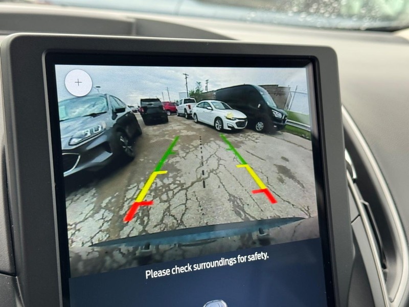 Ford Edge Vehicle Full-screen Gallery Image 22