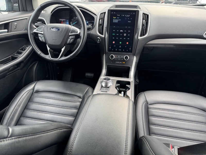 Ford Edge Vehicle Full-screen Gallery Image 15