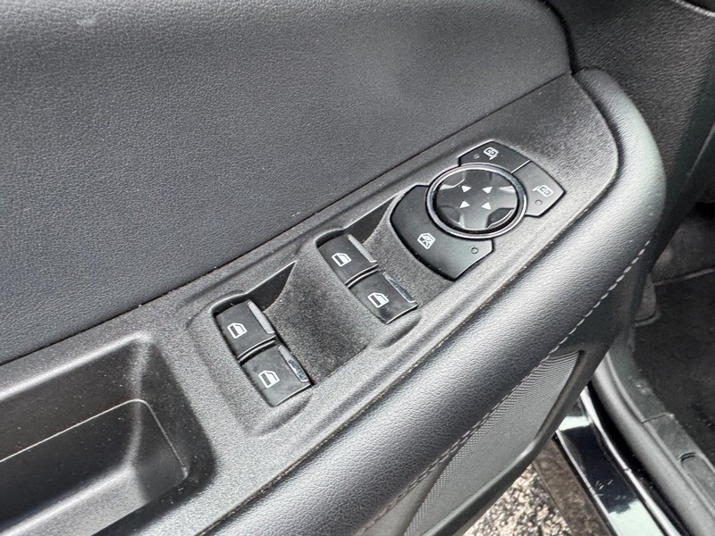 Ford Edge Vehicle Full-screen Gallery Image 18