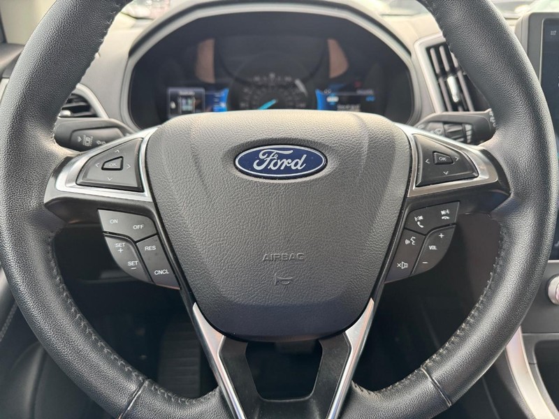 Ford Edge Vehicle Full-screen Gallery Image 19