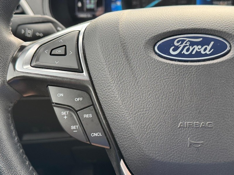 Ford Edge Vehicle Full-screen Gallery Image 20