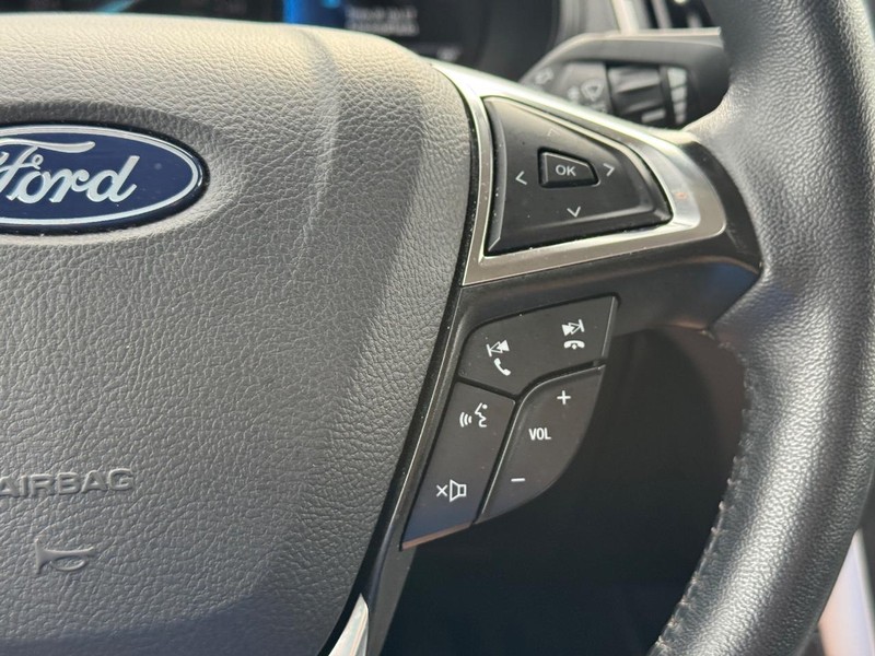 Ford Edge Vehicle Full-screen Gallery Image 21