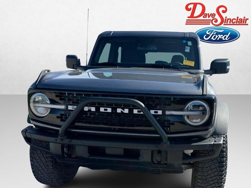 Ford Bronco Vehicle Full-screen Gallery Image 02