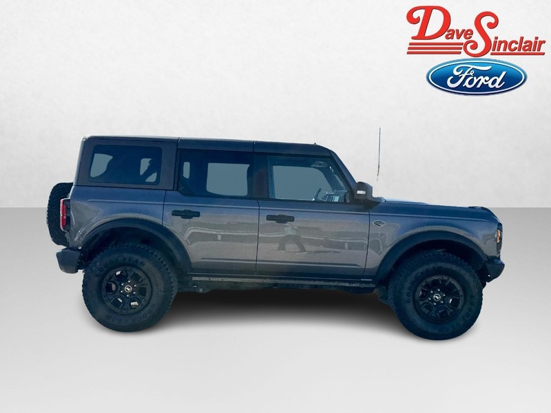 Ford Bronco Vehicle Full-screen Gallery Image 05