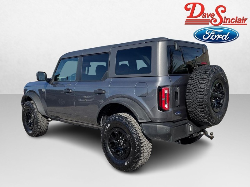 Ford Bronco Vehicle Full-screen Gallery Image 09