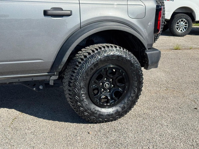 Ford Bronco Vehicle Full-screen Gallery Image 11