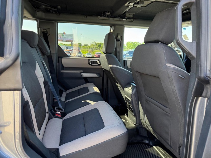 Ford Bronco Vehicle Full-screen Gallery Image 13