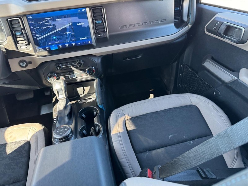 Ford Bronco Vehicle Full-screen Gallery Image 16