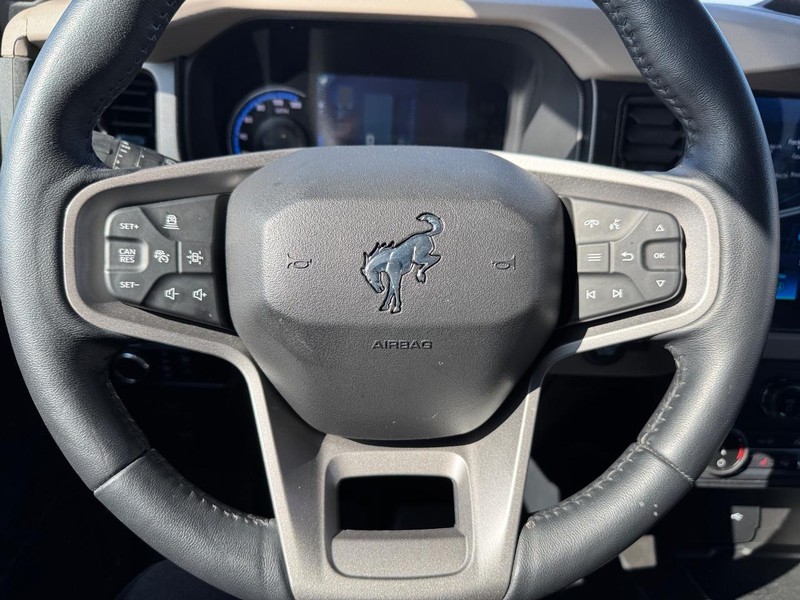 Ford Bronco Vehicle Full-screen Gallery Image 19