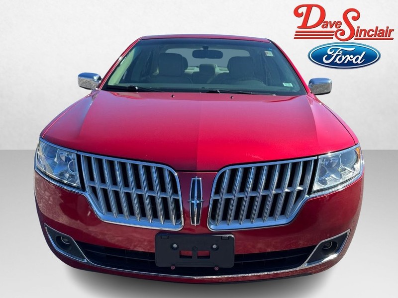 Lincoln MKZ Vehicle Full-screen Gallery Image 02