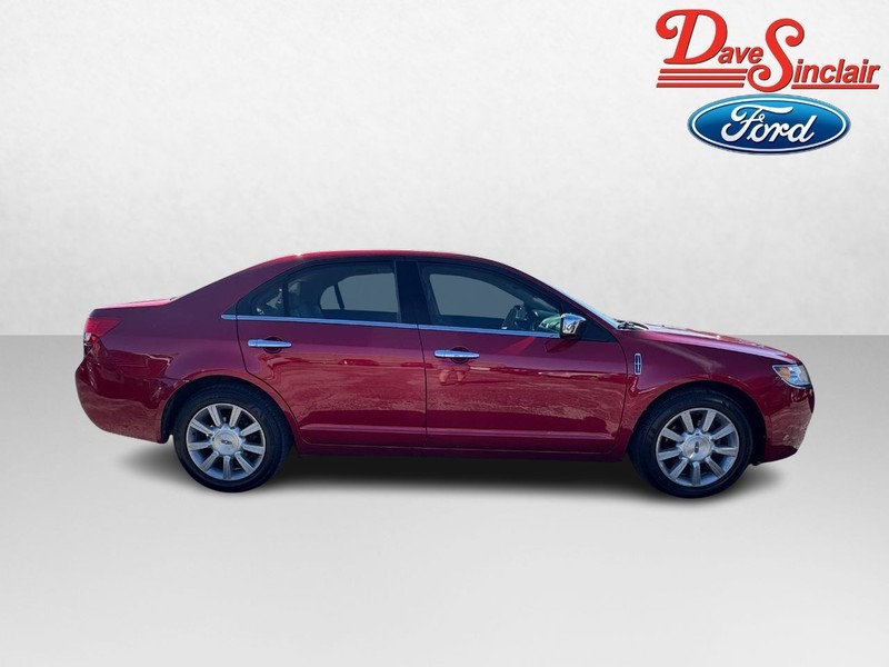 Lincoln MKZ Vehicle Full-screen Gallery Image 05