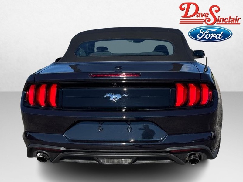 Ford Mustang Vehicle Full-screen Gallery Image 08