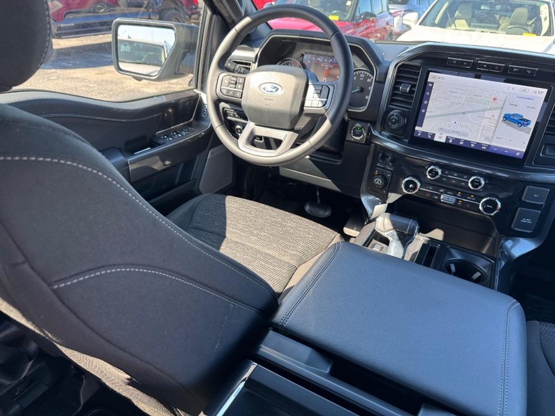 Ford F-150 Vehicle Full-screen Gallery Image 14