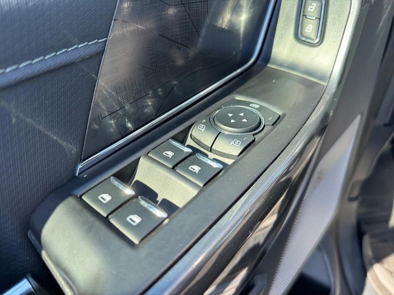 Ford F-150 Vehicle Full-screen Gallery Image 18