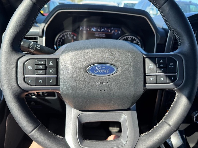 Ford F-150 Vehicle Full-screen Gallery Image 19