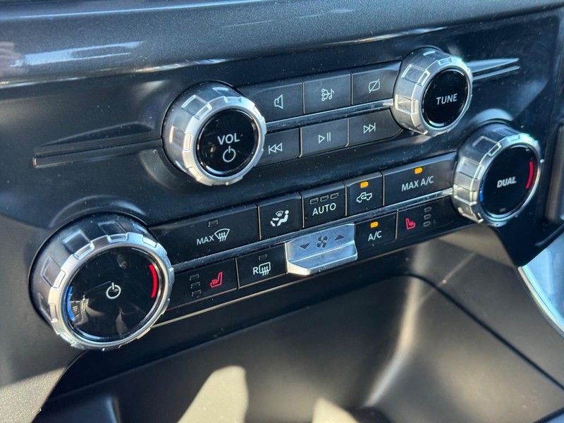 Ford F-150 Vehicle Full-screen Gallery Image 23