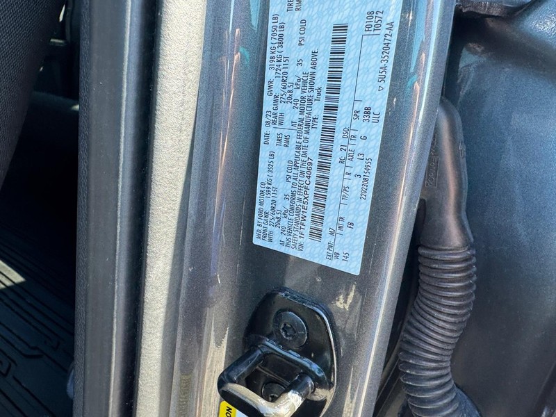 Ford F-150 Vehicle Full-screen Gallery Image 26