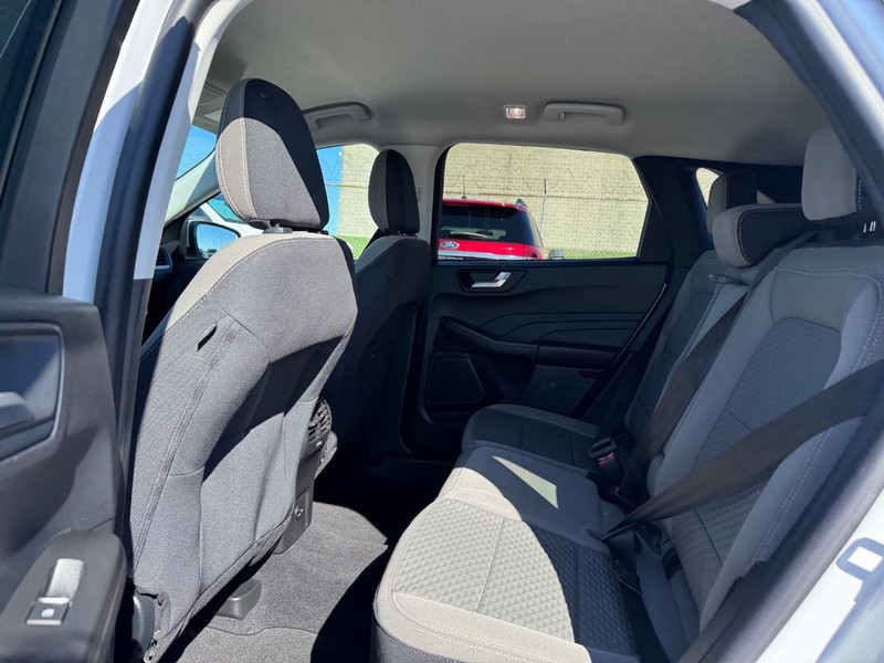 Ford Escape Vehicle Full-screen Gallery Image 12