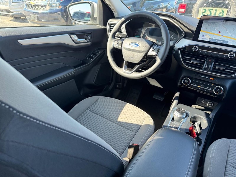 Ford Escape Vehicle Full-screen Gallery Image 14