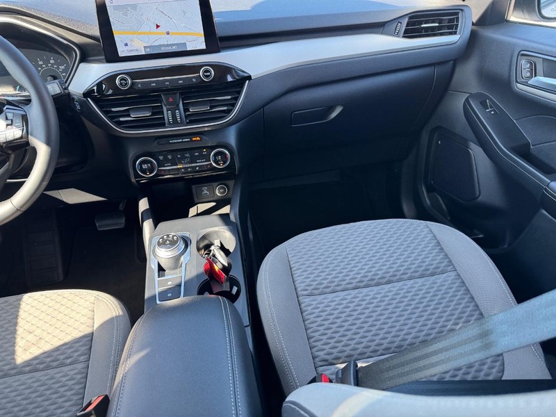Ford Escape Vehicle Full-screen Gallery Image 16