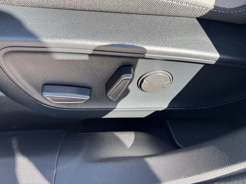 Ford Escape Vehicle Full-screen Gallery Image 17