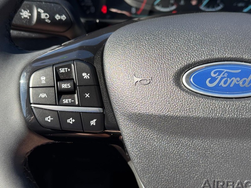 Ford Escape Vehicle Full-screen Gallery Image 20
