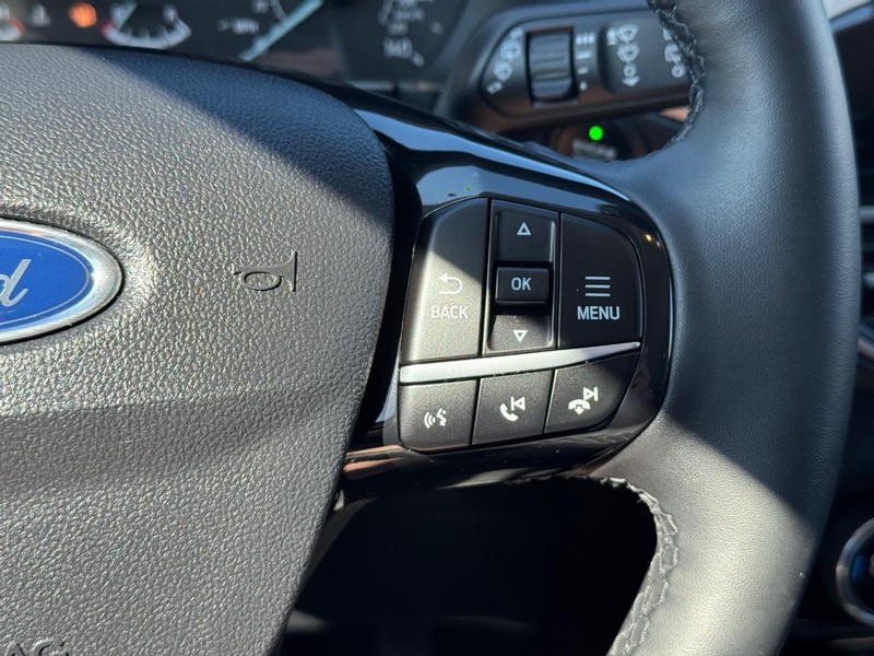 Ford Escape Vehicle Full-screen Gallery Image 21