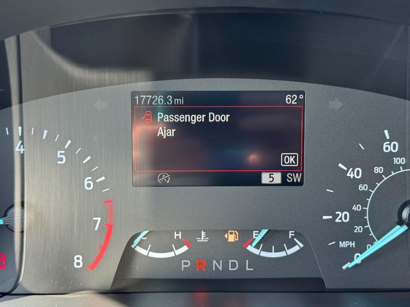Ford Escape Vehicle Full-screen Gallery Image 25