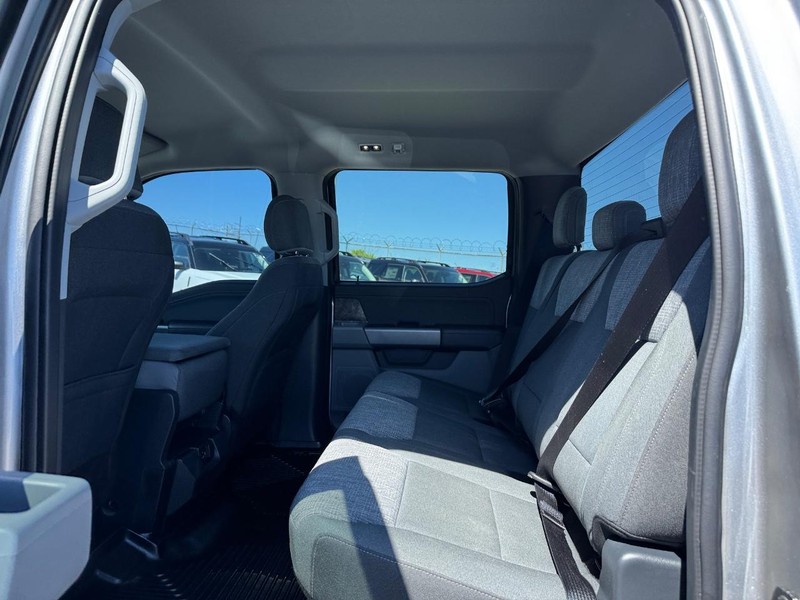 Ford F-150 Vehicle Full-screen Gallery Image 12