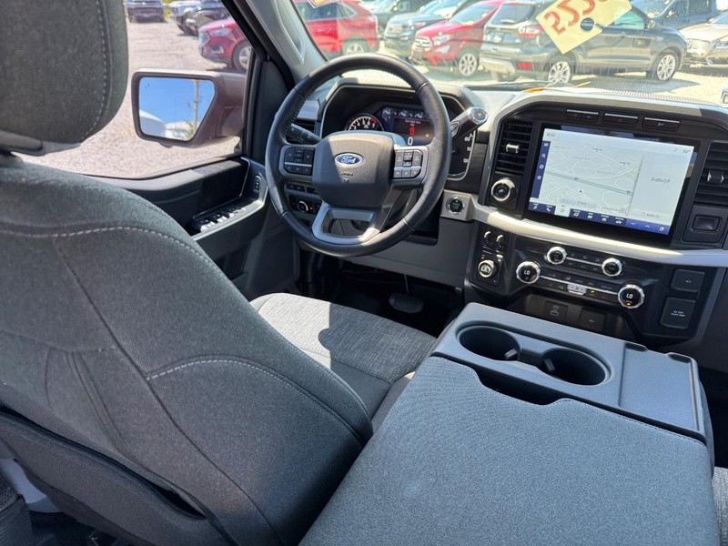 Ford F-150 Vehicle Full-screen Gallery Image 14