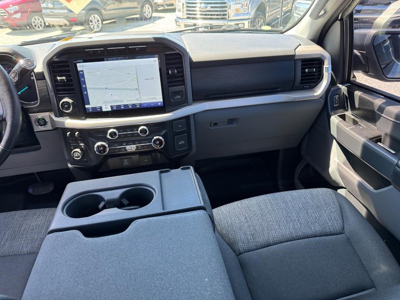 Ford F-150 Vehicle Full-screen Gallery Image 16