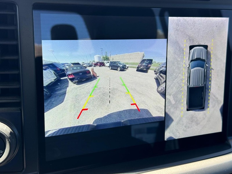 Ford F-150 Vehicle Full-screen Gallery Image 24