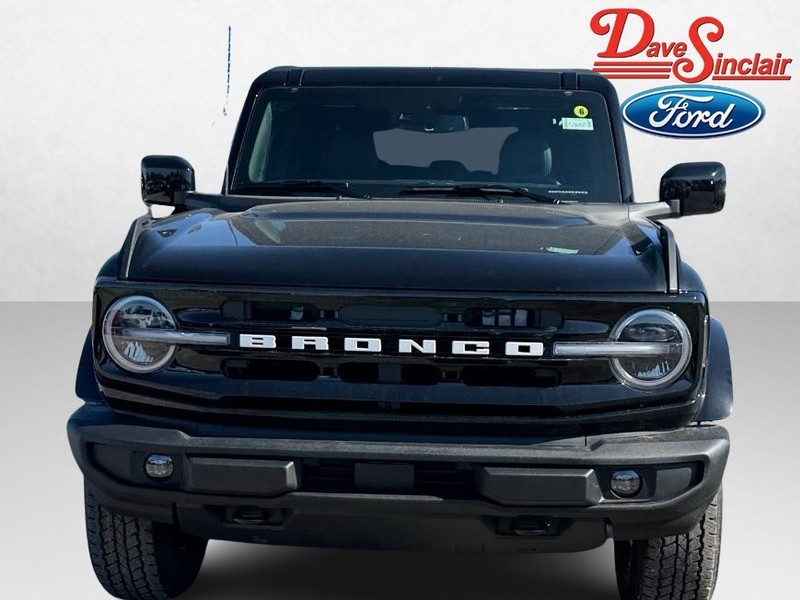Ford Bronco Vehicle Full-screen Gallery Image 02
