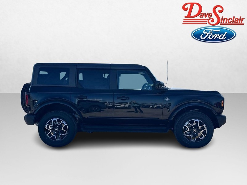 Ford Bronco Vehicle Full-screen Gallery Image 05