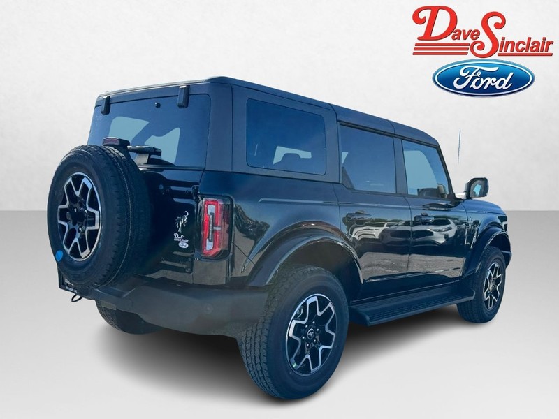 Ford Bronco Vehicle Full-screen Gallery Image 07