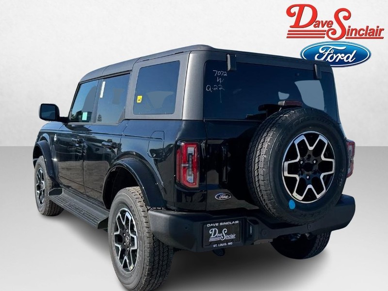 Ford Bronco Vehicle Full-screen Gallery Image 09