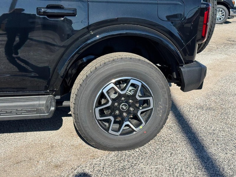 Ford Bronco Vehicle Full-screen Gallery Image 11