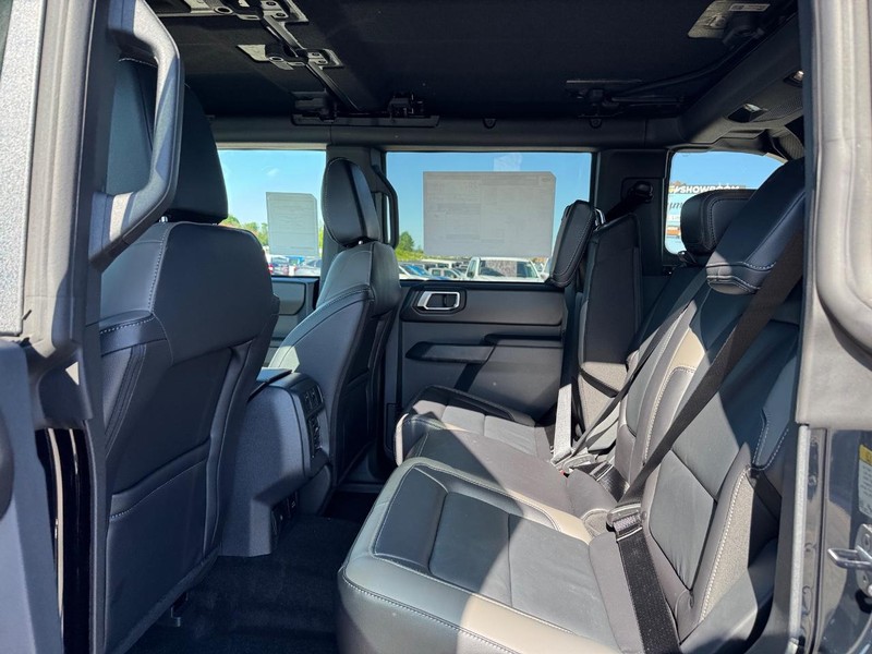 Ford Bronco Vehicle Full-screen Gallery Image 12