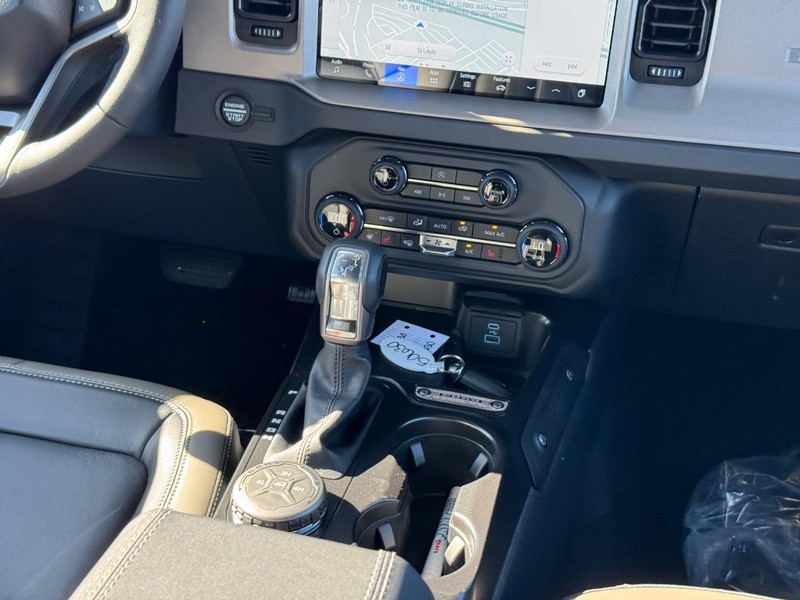 Ford Bronco Vehicle Full-screen Gallery Image 17