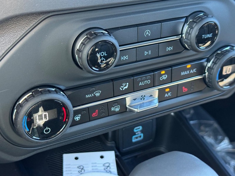 Ford Bronco Vehicle Full-screen Gallery Image 24