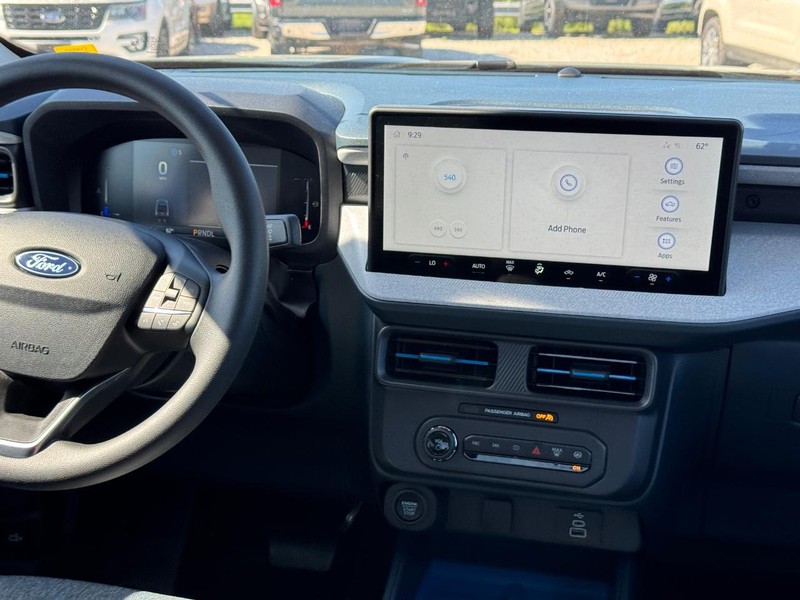 Ford Maverick Vehicle Full-screen Gallery Image 16