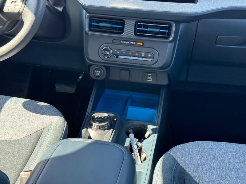 Ford Maverick Vehicle Full-screen Gallery Image 17