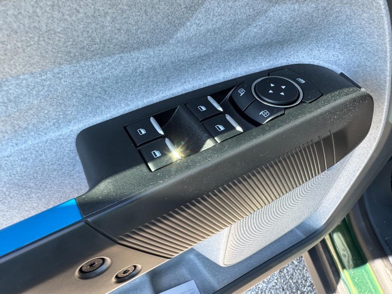 Ford Maverick Vehicle Full-screen Gallery Image 19