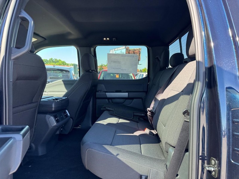 Ford F-150 Vehicle Full-screen Gallery Image 12