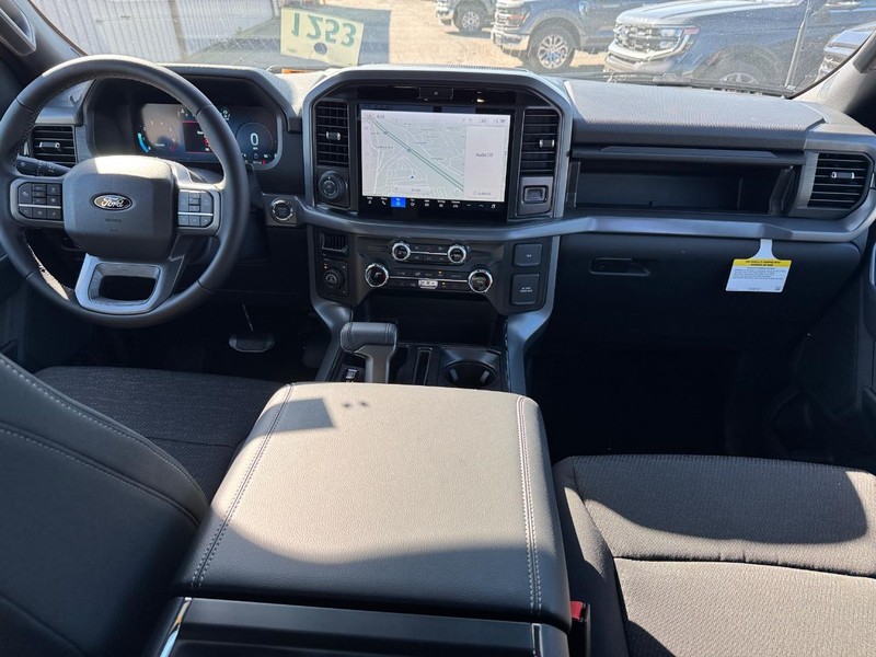 Ford F-150 Vehicle Full-screen Gallery Image 14